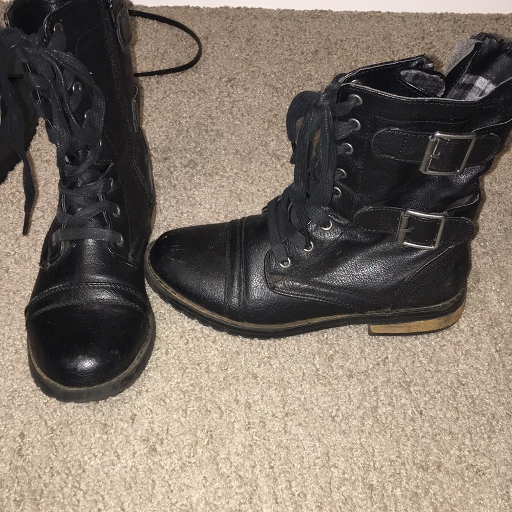 Boots - Picture 2 of 3
